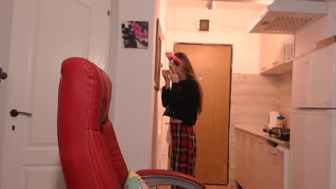 simyhvn online show from February 5, 2026, 5:12 am