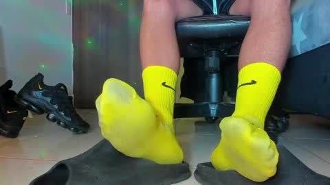 only foot                         worshipers here online show from April 17, 2026, 12:46 am