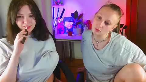 Snapshot of sirena_baby_x chatting on October 24, 2025, 5:15 am sirena_baby_x online show from October 24, 2025, 5:15 am