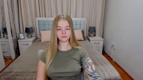 SirenaBloom online show from February 12, 2026, 4:40 am