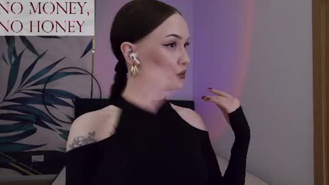 Snapshot of sirenaswhisper chatting on June 16, 2026, 2:03 am Goddess Sirena online show from June 16, 2026, 2:03 am