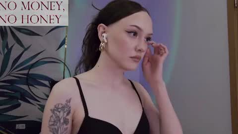 Snapshot of sirenaswhisper chatting on June 19, 2026, 9:18 pm Goddess Sirena online show from June 19, 2026, 9:18 pm