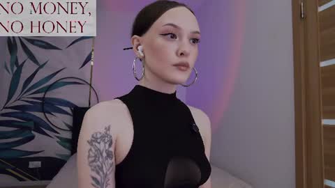 Snapshot of sirenaswhisper chatting on July 16, 2026, 10:21 am Goddess Sirena online show from July 16, 2026, 10:21 am