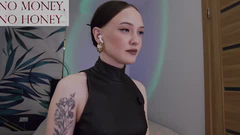 Snapshot of sirenaswhisper chatting on July 22, 2026, 10:45 pm Goddess Sirena online show from July 22, 2026, 10:45 pm