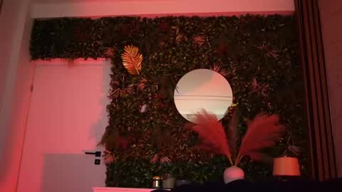 Dee online show from April 14, 2026, 7:53 pm