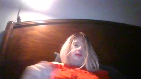 Snapshot of sissyandi38 chatting on April 27, 2026, 2:42 am wants to suck cock online show from April 27, 2026, 2:42 am
