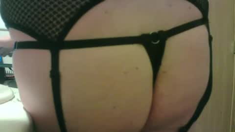 sissycrissy4545 online show from May 19, 2026, 9:37 am