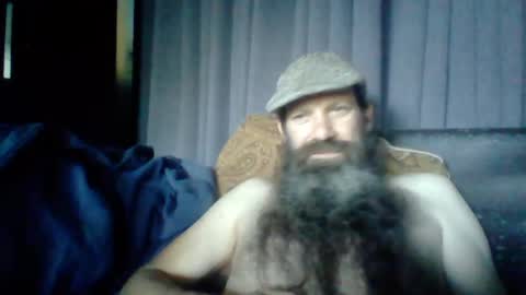 sitonmybeardxxx online show from June 6, 2026, 12:10 pm