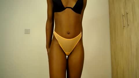 sizzly_ass online show from May 19, 2026, 2:01 pm