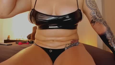 Snapshot of skay_hot chatting on May 15, 2026, 10:17 pm Skay online show from May 15, 2026, 10:17 pm