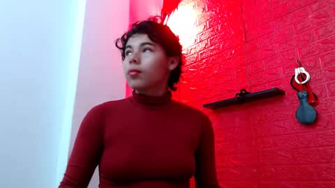 Snapshot of skinny18sexy chatting on February 23, 2026, 2:03 pm skinny online show from February 23, 2026, 2:03 pm