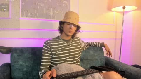 Snapshot of skinny_mac_ chatting on April 26, 2026, 1:09 pm Mac online show from April 26, 2026, 1:09 pm
