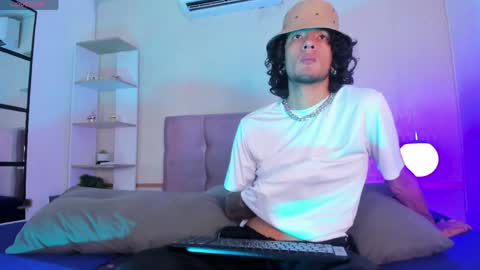 Snapshot of skinny_mac_ chatting on June 3, 2026, 2:08 pm Mac online show from June 3, 2026, 2:08 pm