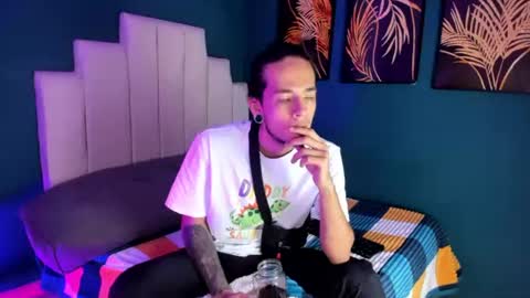 Snapshot of skinny_mac_ chatting on June 15, 2026, 1:46 pm Mac online show from June 15, 2026, 1:46 pm