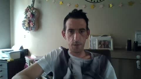 Snapshot of skinnybigcock2 chatting on July 24, 2026, 1:31 pm SkinnyBigCock2 online show from July 24, 2026, 1:31 pm