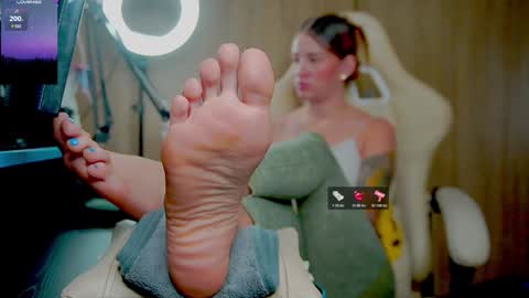 Snapshot of skinnygirl019 chatting on January 19, 2025, 12:28 am GoddessSkinny online show from January 19, 2025, 12:28 am