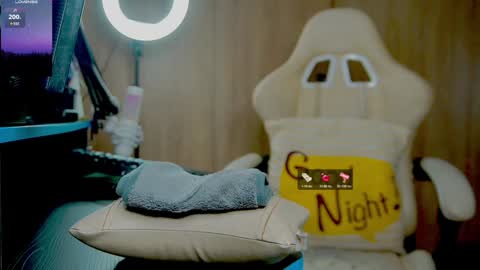 Snapshot of skinnygirl019 chatting on January 19, 2025, 3:29 am GoddessSkinny online show from January 19, 2025, 3:29 am