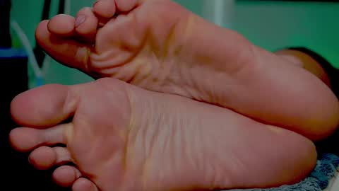 Snapshot of skinnygirl019 chatting on February 20, 2025, 3:34 am GoddessSkinny online show from February 20, 2025, 3:34 am