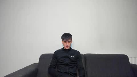 skinnyguywithbigd online show from December 19, 2024, 12:34 am