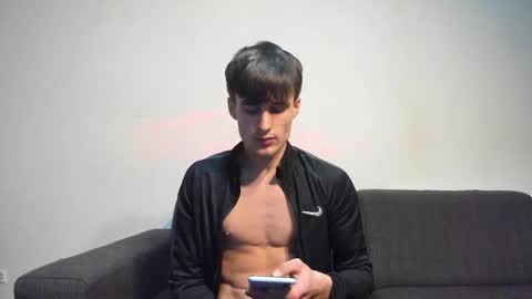 skinnyguywithbigd online show from January 6, 2025, 5:38 pm