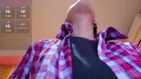 Karla  online show from November 4, 2025, 2:54 am