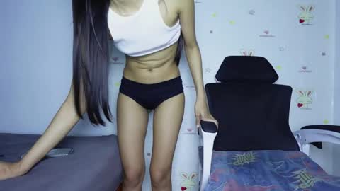 Snapshot of skinnythai4u chatting on May 14, 2026, 2:35 pm skinnythai4u online show from May 14, 2026, 2:35 pm