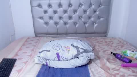 Snapshot of skinnyy_andtight chatting on February 8, 2025, 6:33 am Alexa online show from February 8, 2025, 6:33 am