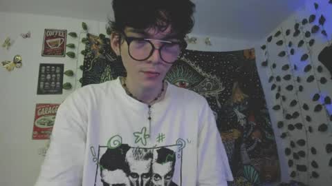 Snapshot of skiny_dann chatting on April 21, 2026, 2:37 am skiny_dann online show from April 21, 2026, 2:37 am