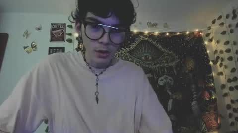 Snapshot of skiny_dann chatting on April 28, 2026, 2:21 am skiny_dann online show from April 28, 2026, 2:21 am