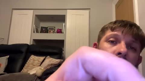 skuzzy25 online show from April 18, 2026, 11:16 pm