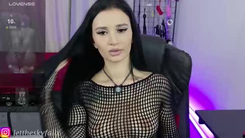 Snapshot of sky011fall chatting on September 11, 2025, 9:37 pm Eliza online show from September 11, 2025, 9:37 pm