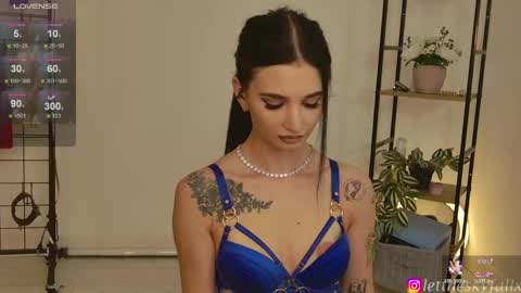 Snapshot of sky011fall chatting on May 29, 2026, 11:36 pm Eliza online show from May 29, 2026, 11:36 pm