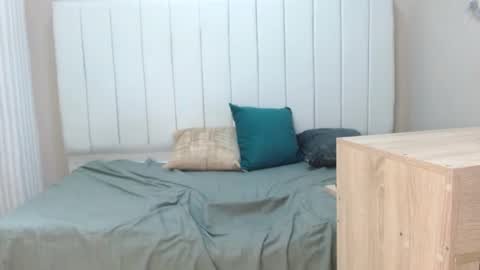 sky_blue05 online show from April 10, 2026, 2:44 pm