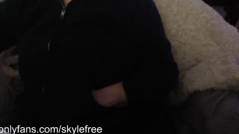 Snapshot of skyblu1 chatting on January 28, 2025, 10:34 pm SKYLE online show from January 28, 2025, 10:34 pm