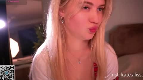 Snapshot of skyeveil chatting on May 31, 2026, 7:59 pm Skye online show from May 31, 2026, 7:59 pm
