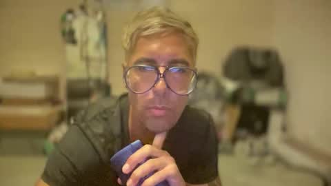 Snapshot of skyfly333 chatting on March 1, 2026, 3:03 pm IAN HARD online show from March 1, 2026, 3:03 pm