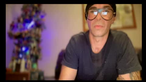 Snapshot of skyfly333 chatting on June 6, 2026, 4:33 pm IAN HARD online show from June 6, 2026, 4:33 pm