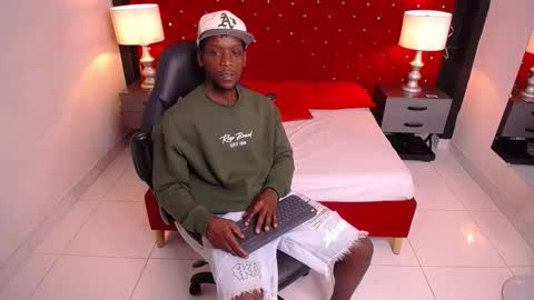 Snapshot of skylerbigxxx chatting on October 20, 2025, 3:29 am SKYLERBIGXXX online show from October 20, 2025, 3:29 am