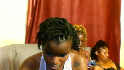 Snapshot of sleek_ass chatting on March 2, 2025, 5:47 pm sleek_ass online show from March 2, 2025, 5:47 pm