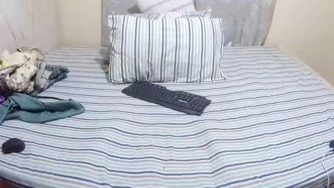 slender_sweetbabe online show from February 15, 2026, 10:25 am