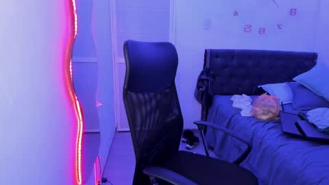 slim_master12 online show from December 6, 2024, 5:53 am