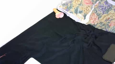 Snapshot of slim_me chatting on April 10, 2026, 7:29 pm slim_me online show from April 10, 2026, 7:29 pm