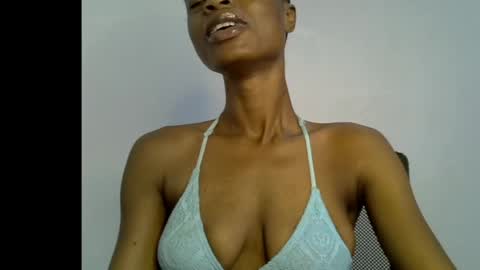 Snapshot of slim_petitqueen chatting on April 15, 2026, 7:37 am Alice online show from April 15, 2026, 7:37 am