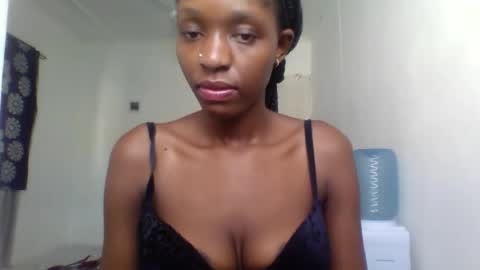 Snapshot of slimandthick1 chatting on April 21, 2026, 7:47 am slimandthick1 online show from April 21, 2026, 7:47 am