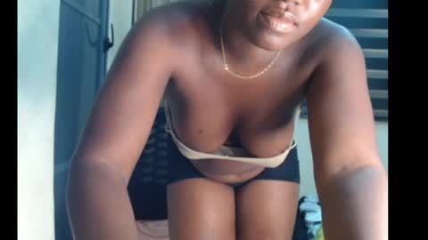 Snapshot of slimthick_tinah chatting on July 28, 2026, 2:13 pm TINA online show from July 28, 2026, 2:13 pm