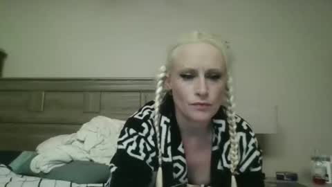 Snapshot of slip_inslide chatting on April 16, 2026, 10:38 am slip_inslide online show from April 16, 2026, 10:38 am