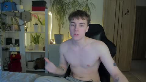 Snapshot of slippery_baby chatting on February 8, 2025, 1:11 pm Mila online show from February 8, 2025, 1:11 pm