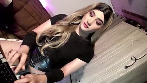 Nathalie online show from May 20, 2026, 5:35 am