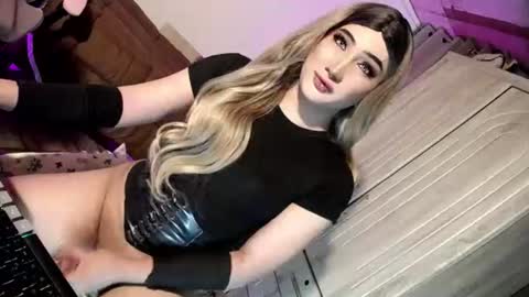 Snapshot of slut_bigcock chatting on June 20, 2026, 5:54 am Nathalie online show from June 20, 2026, 5:54 am