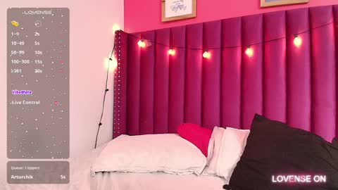 Snapshot of slutlittlecamila chatting on December 11, 2024, 6:04 am CAMILA  online show from December 11, 2024, 6:04 am